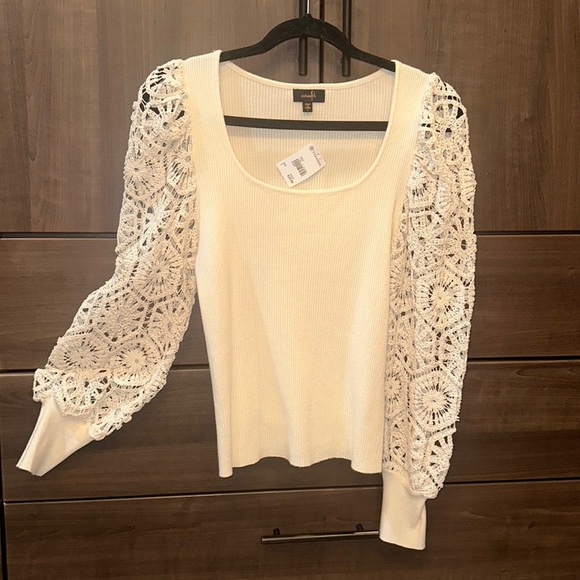 Tops - VERSONA NWT Sweater with laced sleeves size L